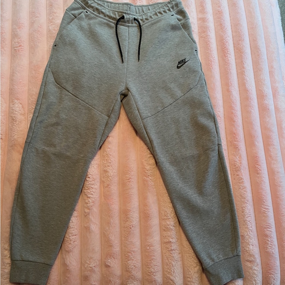 Nike tech men’s grey sweatpants